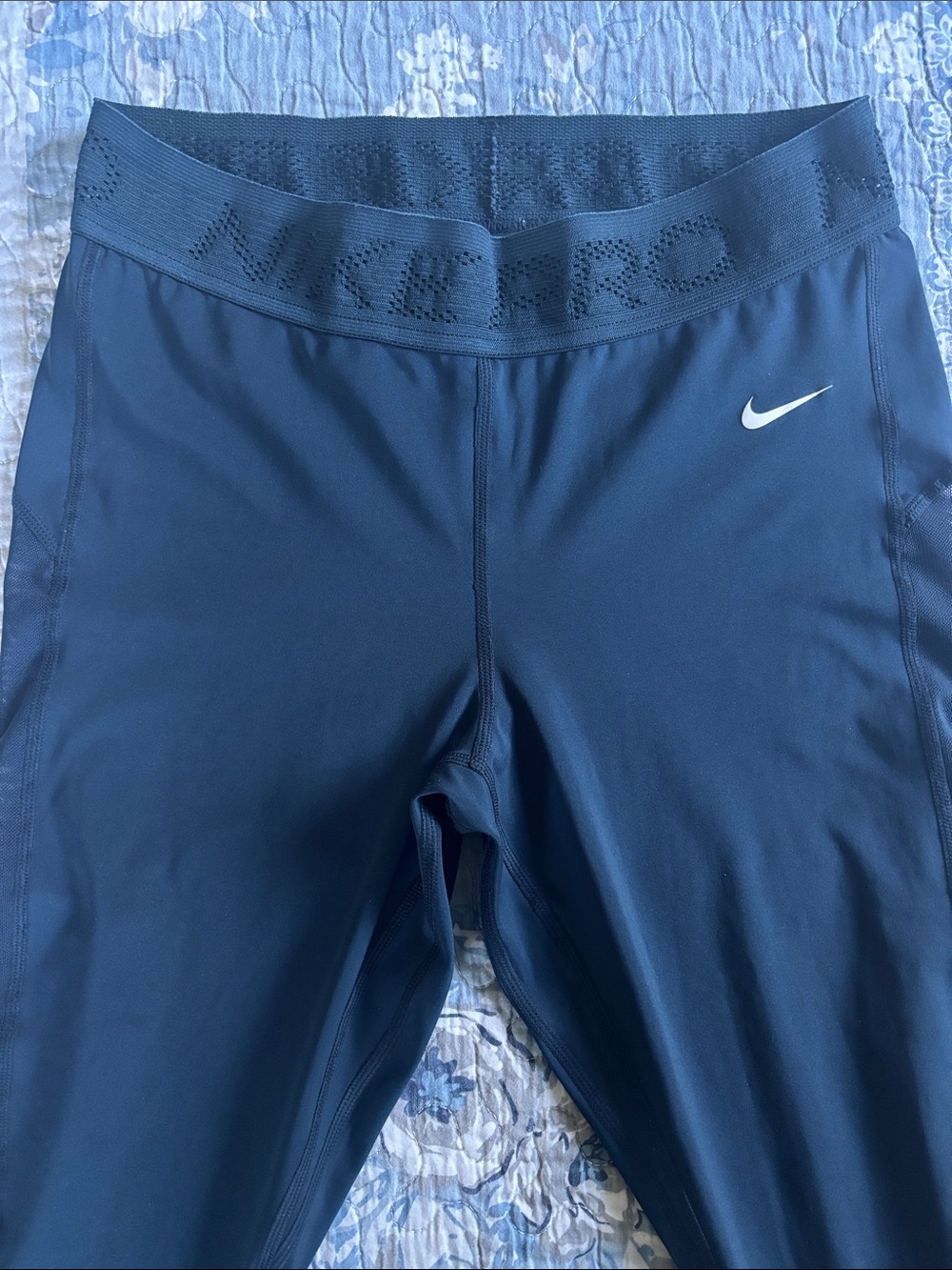 Nike Pro Leggings navy with side mesh panels size M - Picture 3 of 5